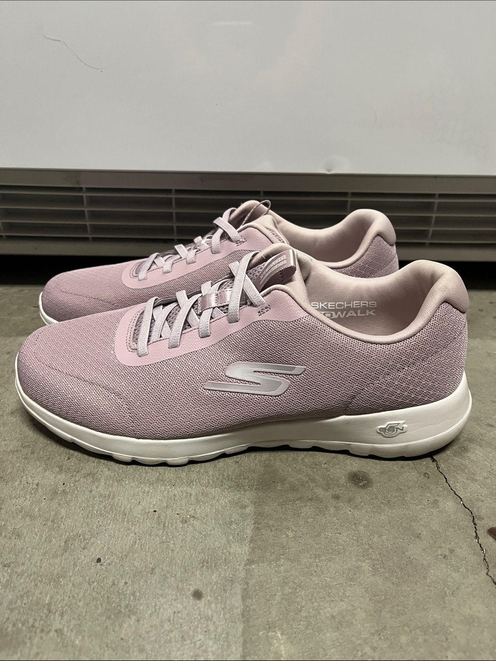 Skechers GOwalk Women's Sneakers in Light Mauve Pink